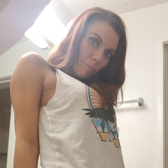 Meet your Posher, JayJay - Picture 7 of 8